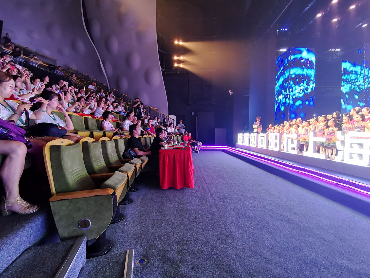 绽放的向阳花上海国际青少年艺术嘉年华